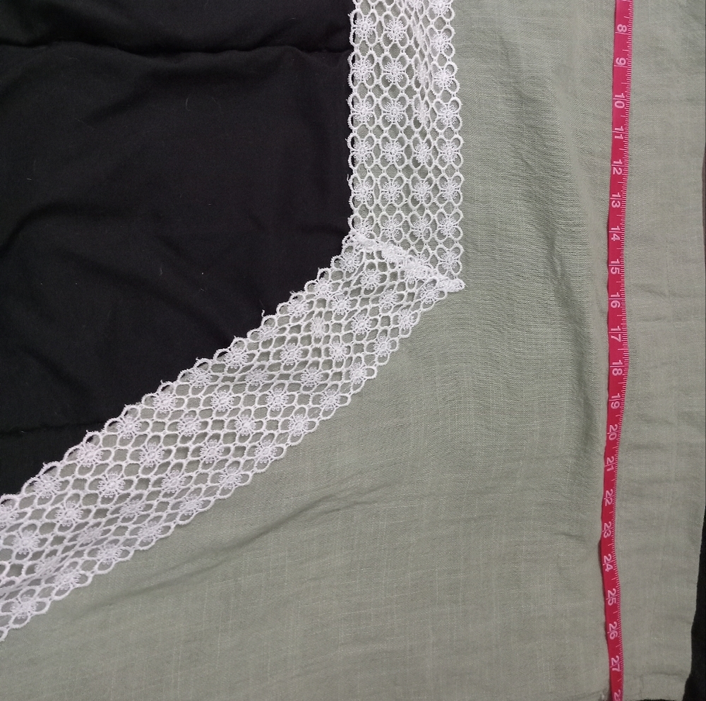 2 Sage and white lace curtains - Picture 4 of 5